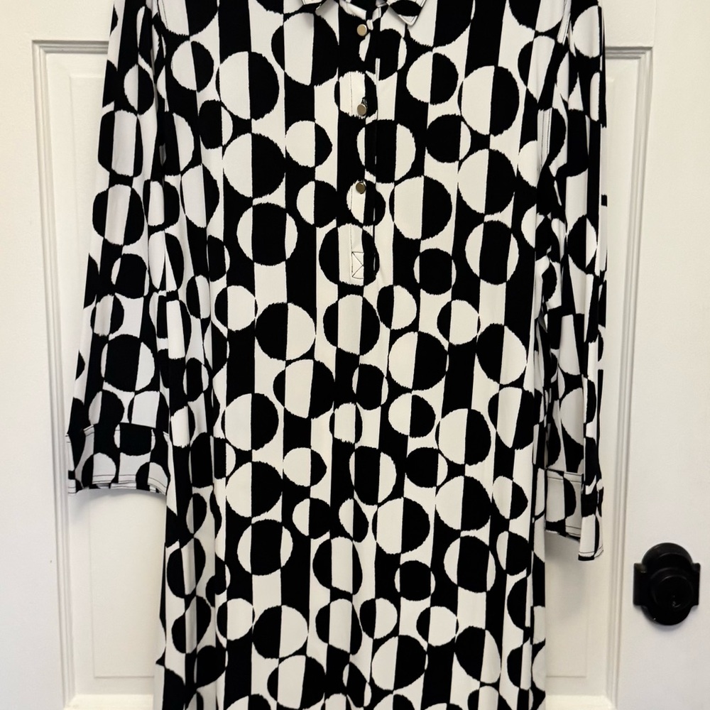 NWT Chicos Black and White Geometric Pattern Dress 2